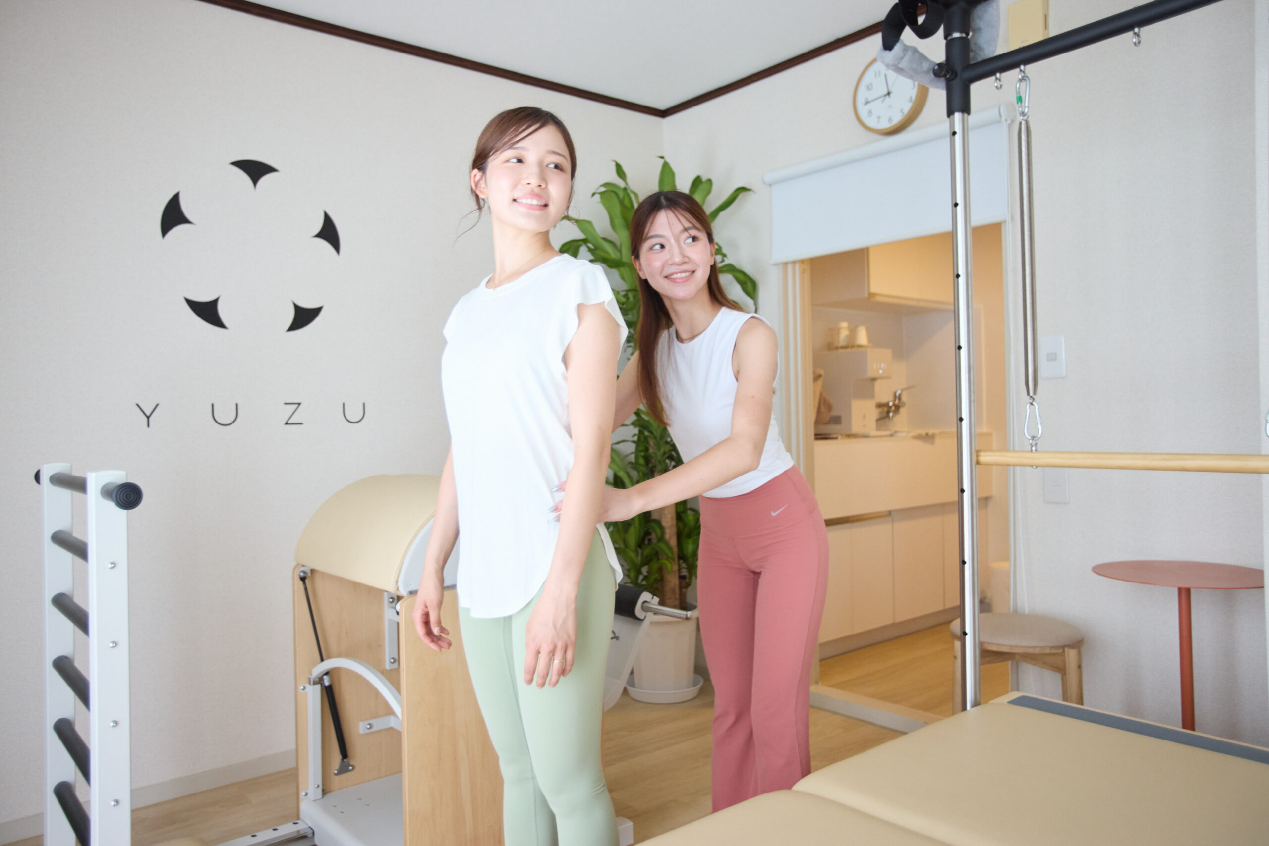 周りの目を気にせず過ごせる、
完全個室×マンツーマンピラティス